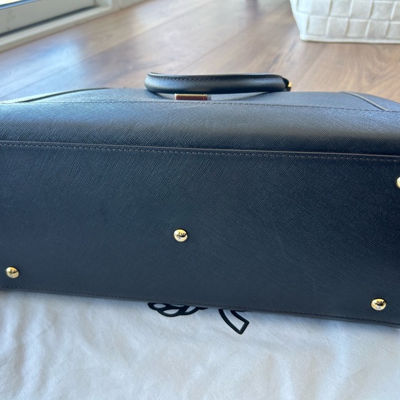 Beautiful classy Saffiano leather MCM bag. Comes with dust bag & straps - Picture 5 of 9